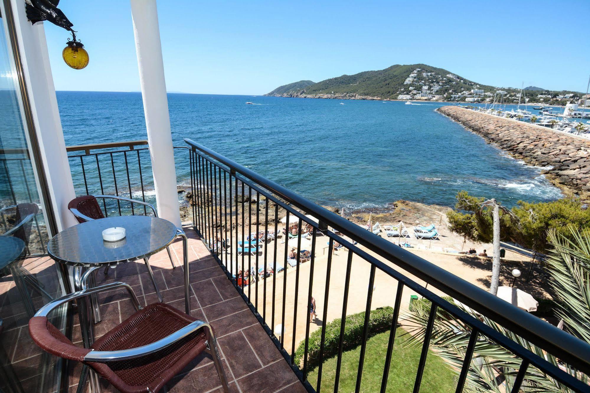 Готель Catalonia Ses Estaques - Adults Only Санта-Еулалія-дель-Ріо Екстер'єр фото